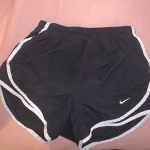 NIKE ATHLETIC SHORTS